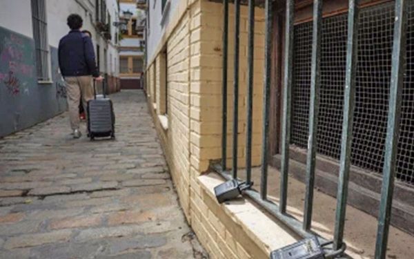 Más de una docena de edificios con apartamentos turísticos