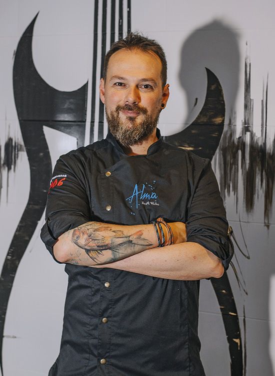 ERNESTO FRUTOS en su restaurante