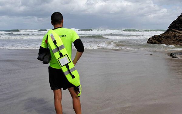 Las playas arrancan el verano a trompicones