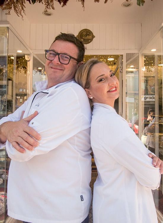 JUANFRAN ASENCIO y su mujer Juani en el obrador de Aspe