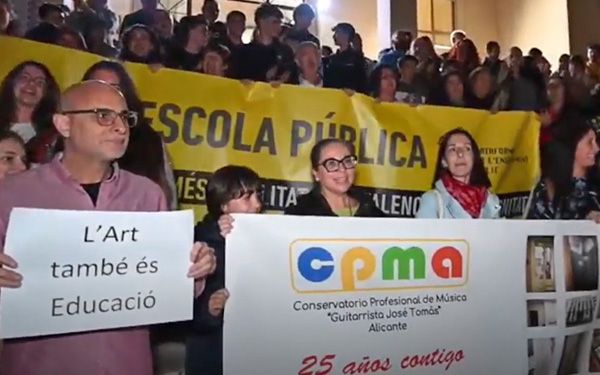 Aulas indignas, plagas y familias que dicen basta